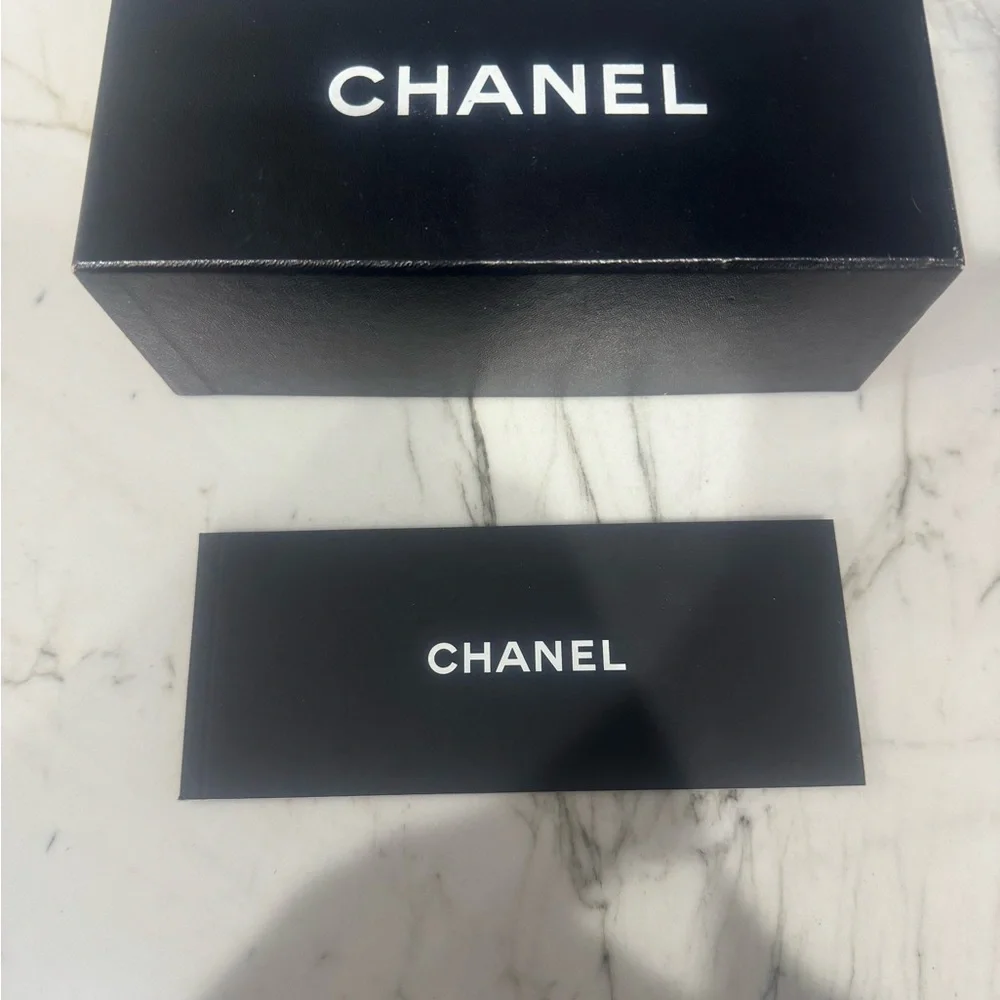 Chanel sunglasses, worn twice on our honeymoon 🙈 - Picture 3 of 8